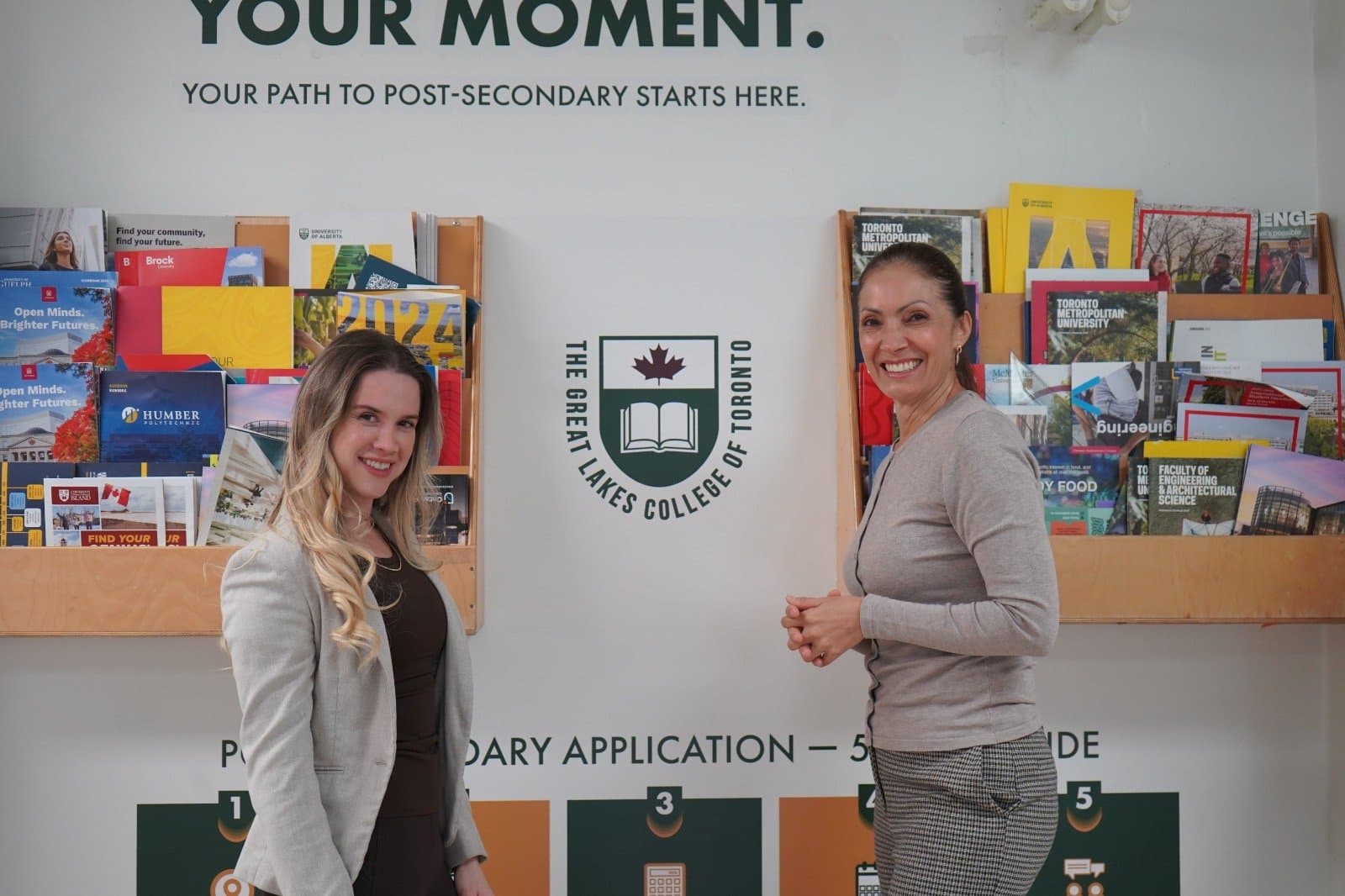 Lorena, da LC, em visita ao Great Lakes College of Toronto