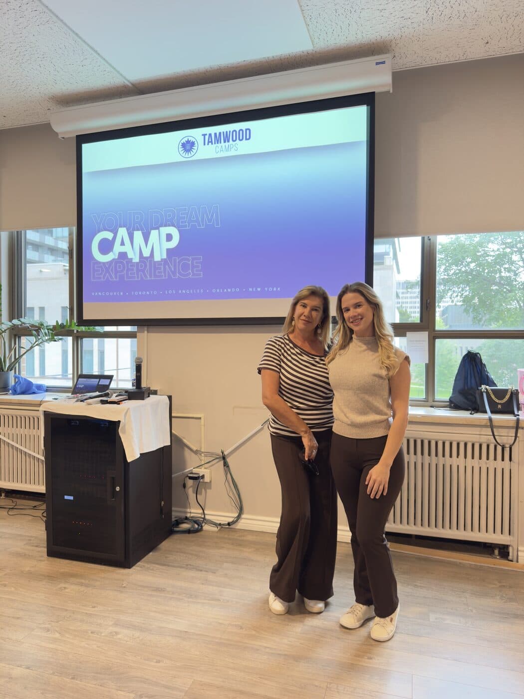 Lorena, da LC, em visita à Tamwood Camps, parceira no Canadá