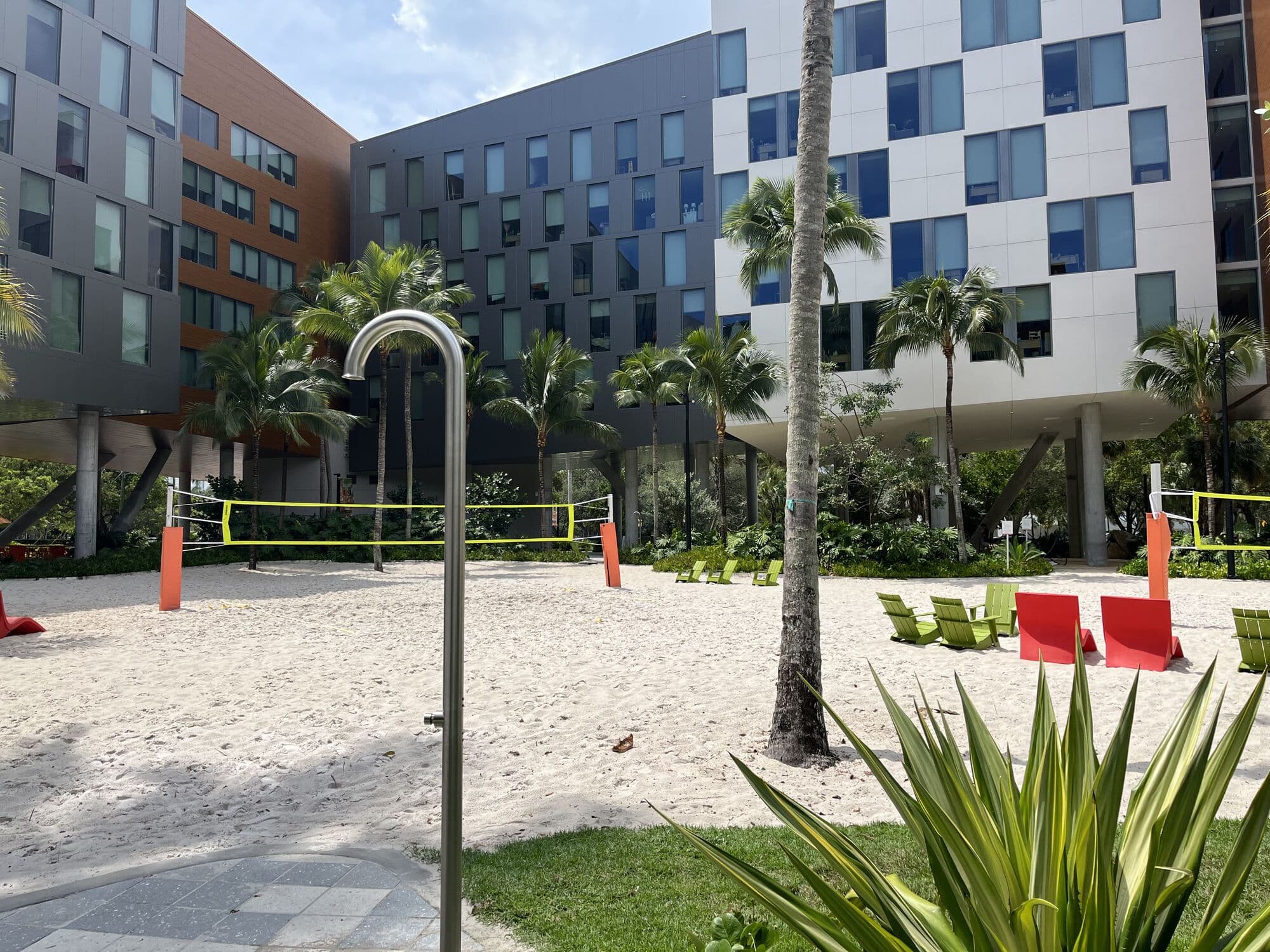 Quadra de vôlei de areia ao lado da residência em Miami